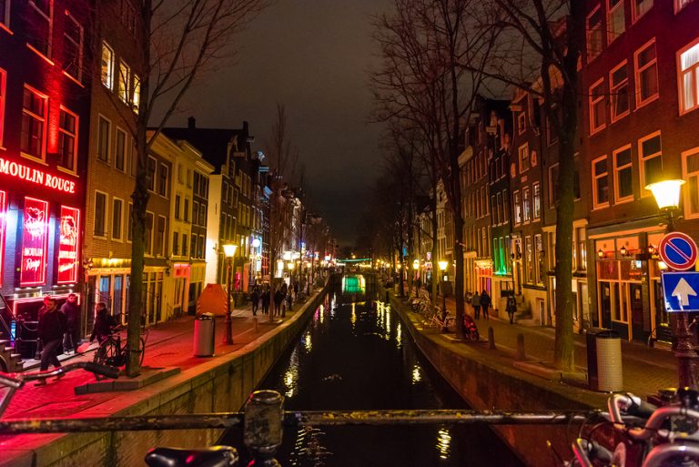De Amsterdamse Wallen, het internationaal beroemde Red Light District De Amsterdamse Wallen, het internationaal beroemde Red Light District